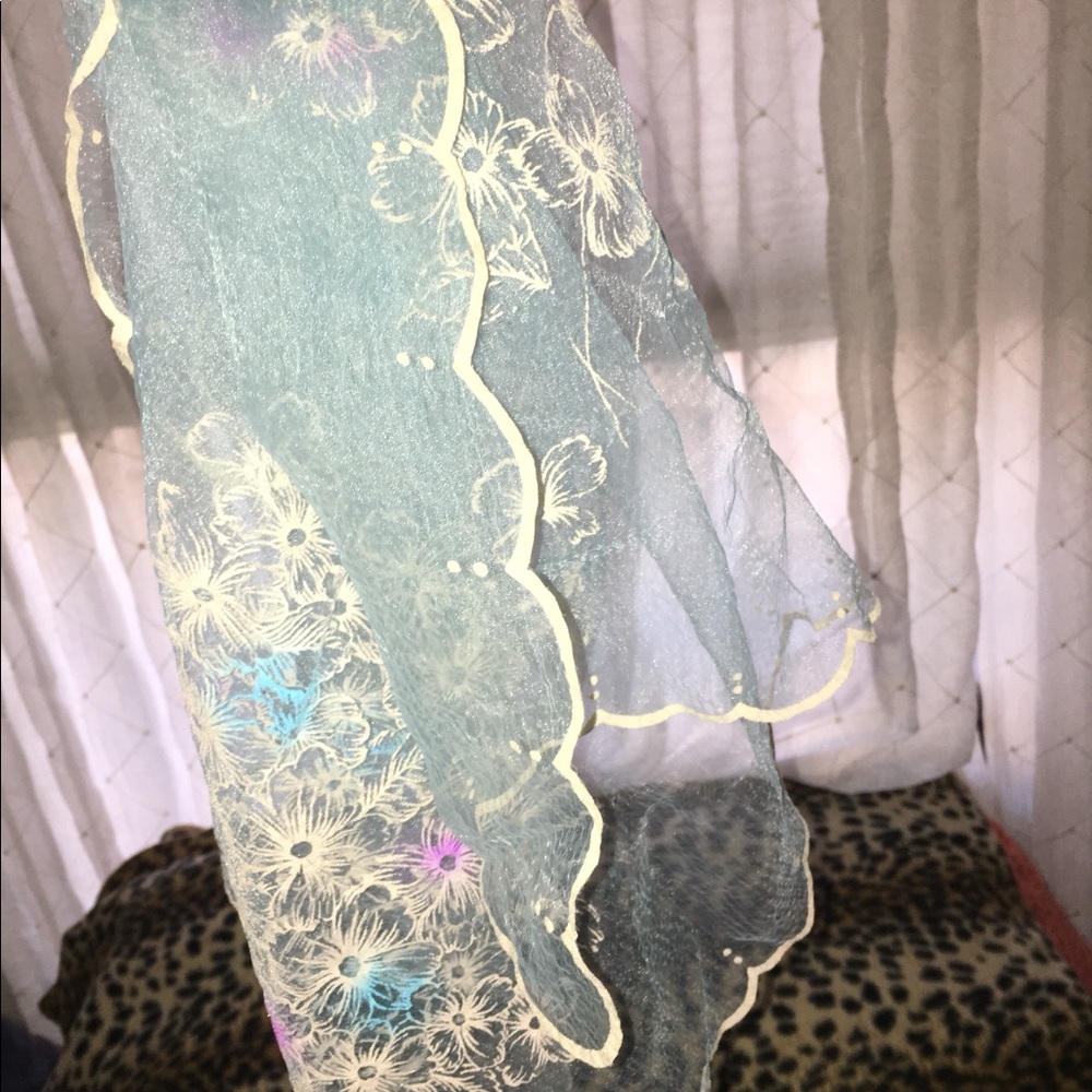 🤡Vintage Womens Flirty Baby Blue Scarf🤡